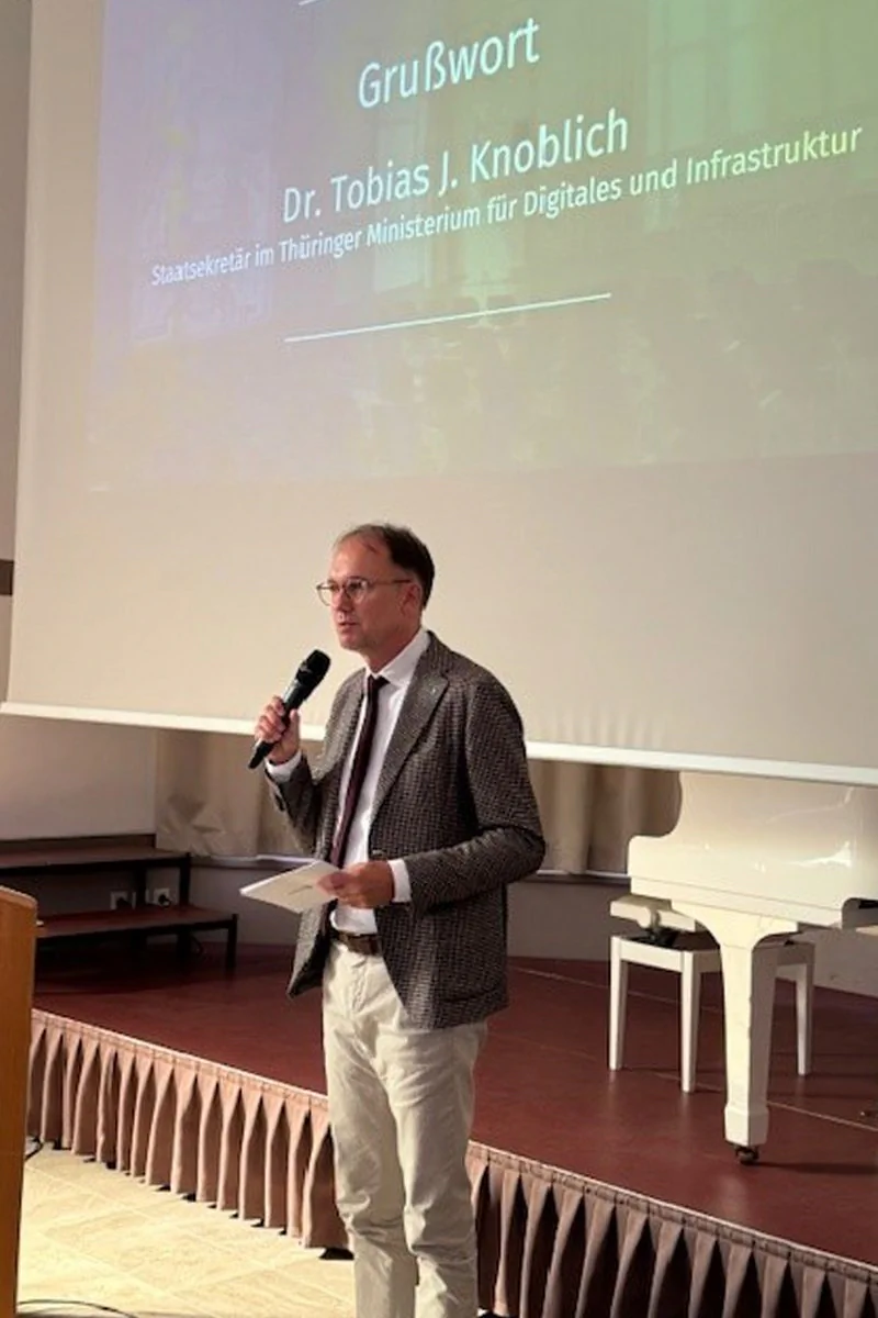 Copyright: Malcherek / TMDI Dr. Tobias J. Knoblich bei seinem Vortrag beim Branchentreff Bahn in Bad Salzungen. Copyright: Malcherek / TMDI