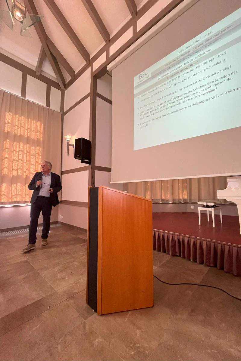 Sprecher beim Branchentreff Bahn im Gradierwerk Bad Salzungen