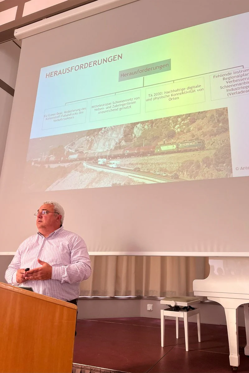 Sprecher beim Branchentreff Bahn im Gradierwerk Bad Salzungen