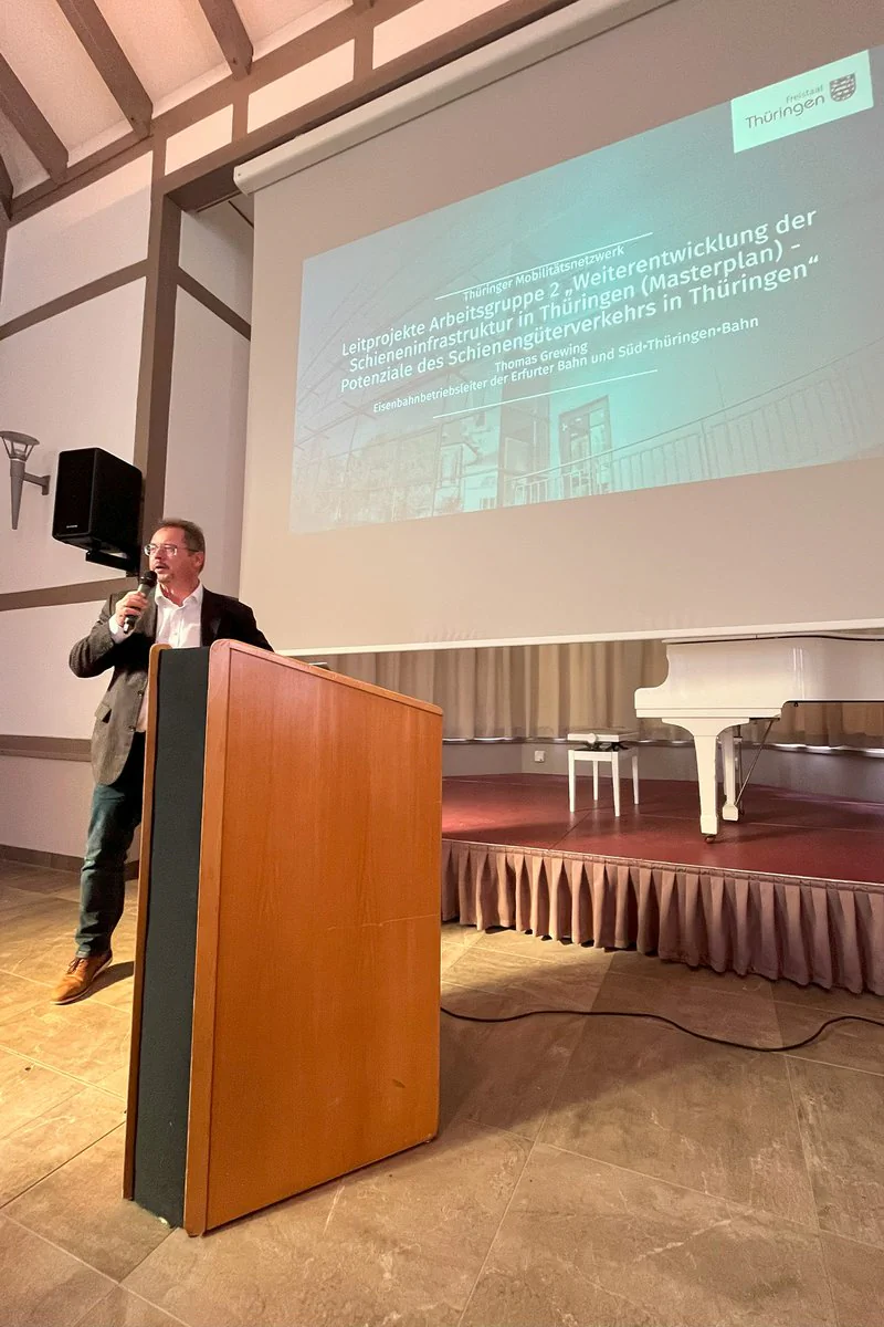 Sprecher beim Branchentreff Bahn im Gradierwerk Bad Salzungen