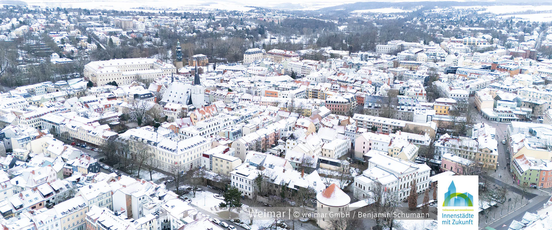 Bildbeschreibung / description: Luftbild von Weimar mit Schnee im Winter