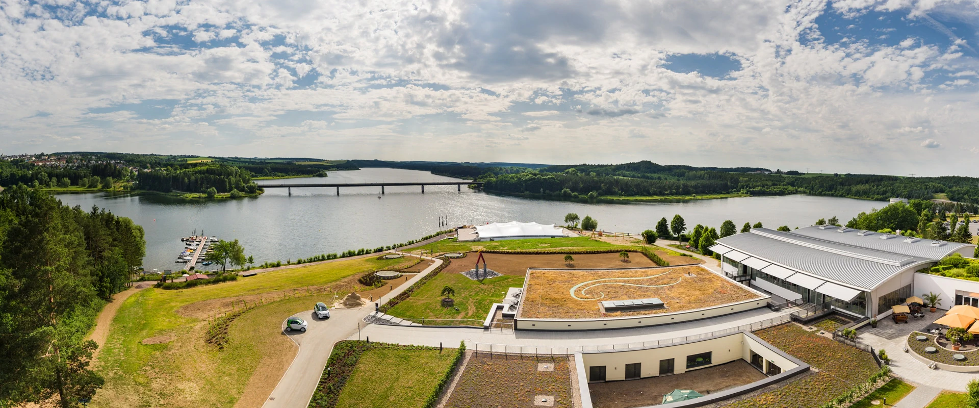 Bildbeschreibung / description: Drohnenaufnahme des Bio-Seehotels in Zeulenroda