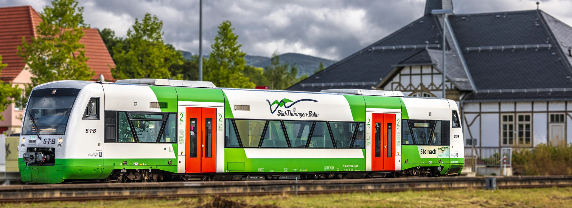 Bildbeschreibung / description: Süd Thüringen Bahn  am Bahnhof